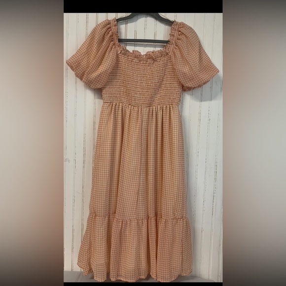 Lauren Conrad smocked bodice and puff sleeves midi dress. Size small - Picture 3 of 7
